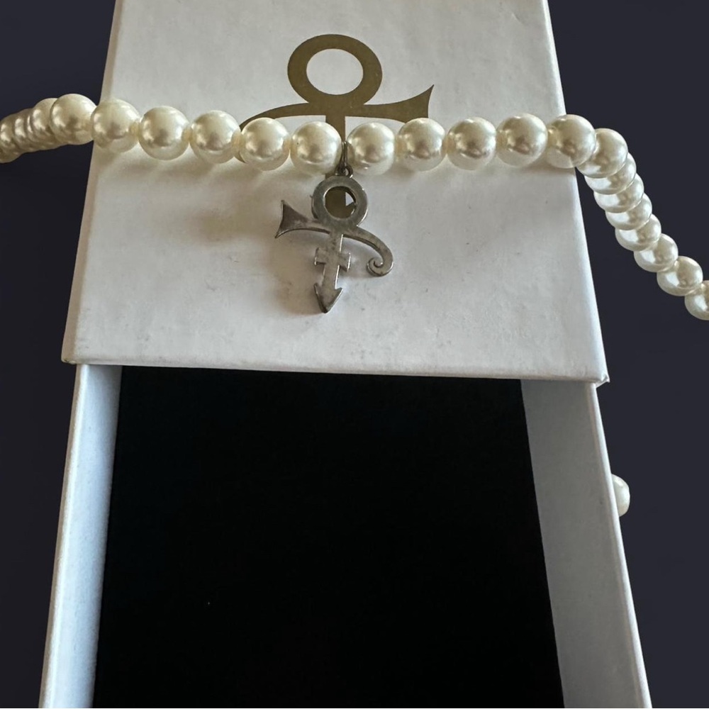 Prince Cream Pearl Necklace with Silver Symbol